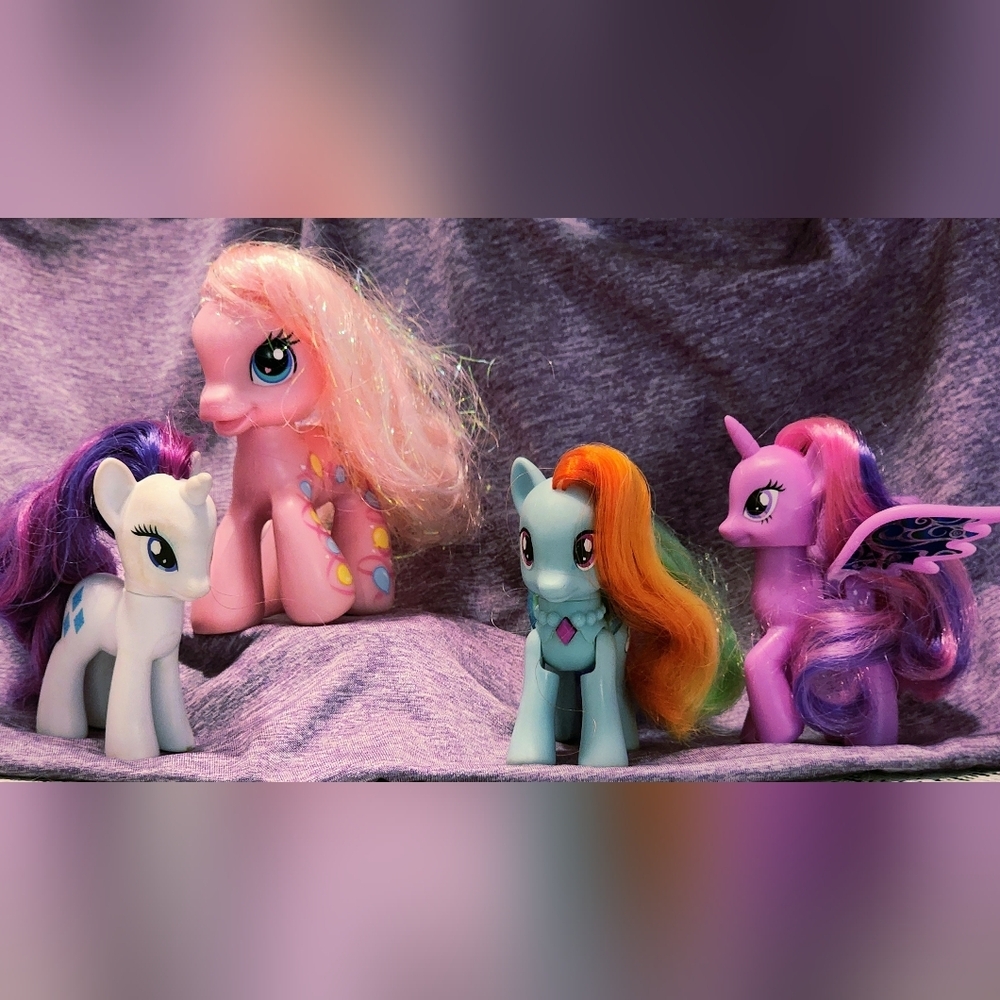 My Little Pony Set Of 4 Figures From Hasboro Twilight, Rainbow, Rarity & 1 VTG.